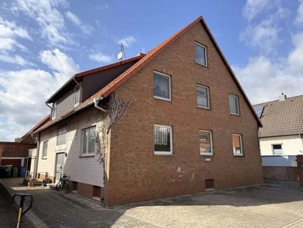 Immobilie in Harsum - 2 Häuser in Harsum: Wohnhaus mit Büro und Halle plus vermietetes 6-Familienhaus  - Bild 1