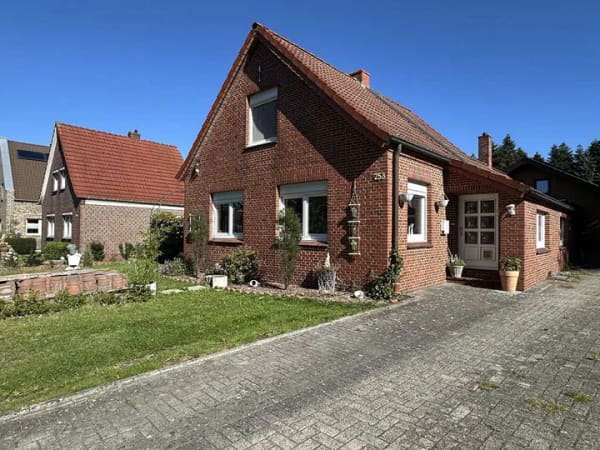 Immobilie in Ostrhauderfehn - Gemütliches Fehnhaus mit Charme und Potenzial - Bild 1