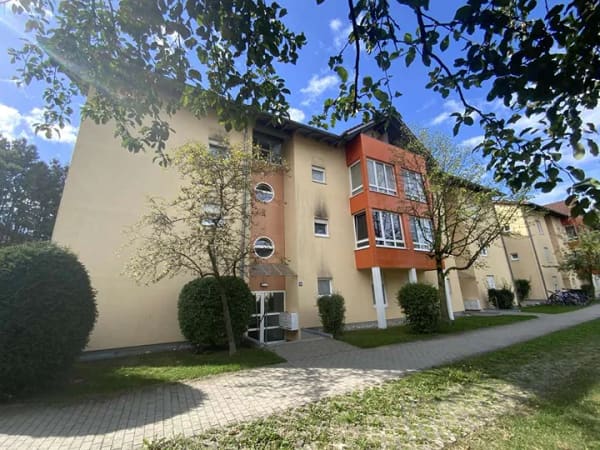 Immobilie in Haag in Oberbayern - Praktische 2-Zimmer-Erdgeschosswohnung mit TG-Stellplatz - Bild 2