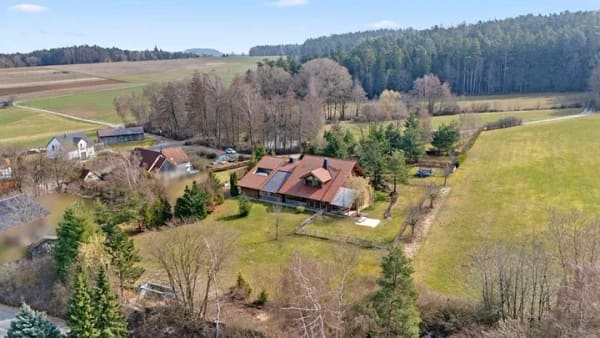 Immobilie in Schnabelwaid - Einzigartiges Grundstück! Großzügiges Einfamilienhaus in Blockbohlenbauweise mit ELW - Bild 3