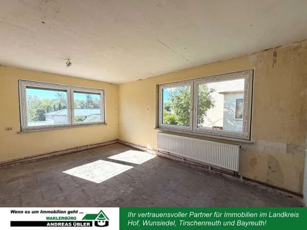Immobilie in Wunsiedel - Rohbau mit Vorsprung - Schönes Grundstück, neue Fenster & PV-Anlage warten auf Ihr Finale! - Bild 1