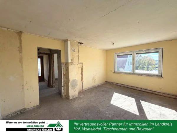 Immobilie in Wunsiedel - Rohbau mit Vorsprung - Schönes Grundstück, neue Fenster & PV-Anlage warten auf Ihr Finale! - Bild 2