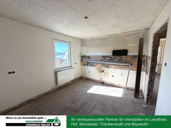 Immobilie in Wunsiedel - Rohbau mit Vorsprung - Schönes Grundstück, neue Fenster & PV-Anlage warten auf Ihr Finale! - Bild 3