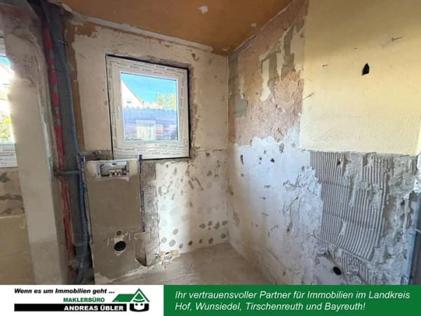 Immobilie in Wunsiedel - Rohbau mit Vorsprung - Schönes Grundstück, neue Fenster & PV-Anlage warten auf Ihr Finale! - Bild 4