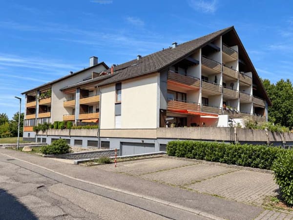 Immobilie in Dobel - Wohnen, wo andere Urlaub machen – kompakte Wohnung mit Balkon & Grünblick in Dobel - Bild 0