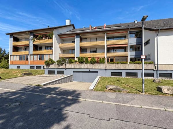 Immobilie in Dobel - Wohnen, wo andere Urlaub machen – kompakte Wohnung mit Balkon & Grünblick in Dobel - Bild 1