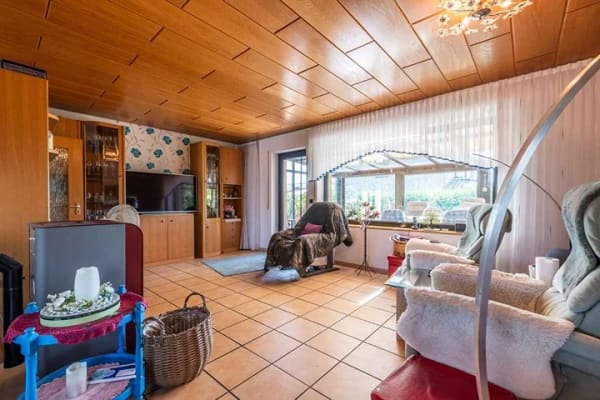 Immobilie in Rühen - Familienglück mit Wintergarten: Gepflegtes Haus mit Einliegerwohnung und vielseitigen Möglichkeiten. - Bild 2