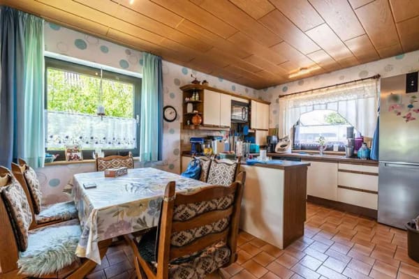 Immobilie in Rühen - Familienglück mit Wintergarten: Gepflegtes Haus mit Einliegerwohnung und vielseitigen Möglichkeiten. - Bild 3