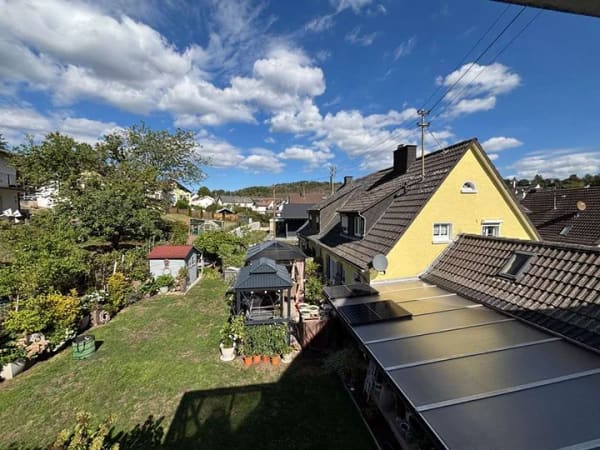 Immobilie in Idar-Oberstein - Großzügiges Familienhaus mit 6 Zimmern, Garten und Terrasse in beliebter Wohnlage von Idar-Oberstein - Bild 2