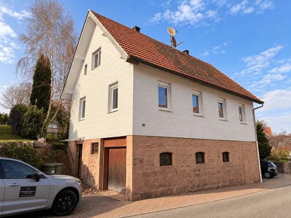 Immobilie in Schömberg - Aus Alt wird Ihr Zuhause – Ein-/Zweifamilienhaus mit Potenzial in 75328 Schömberg - Bild 0