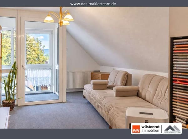Immobilie in Dießen am Ammersee - Charmante 2-ZKB-Dachgeschosswohnung – mit Wintergarten, Aufzug und Kellerabteil - Bild 0