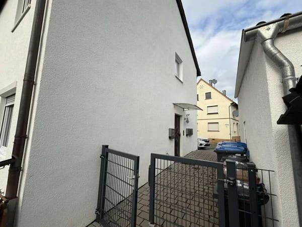 Immobilie in Neckarwestheim - Mehrfam.haus m. großem Grundstück (3 Whg), ideal als Mehrgen.haus, Eigennutzer, Kapitalanl. - Bild 2