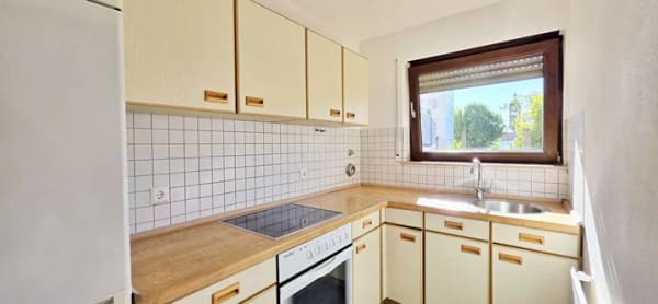 Immobilie in Pforzheim - Sofort einziehen oder vermieten! Renoviertes 1-Zimmer-Apartment mit Balkon, EBK & Aufzug - Bild 1