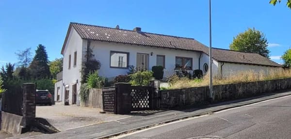 Immobilie in Glashütten - Viel Platz für Ihre Ideen: Großzügiges Einfamilienhaus in Glashütten-Schloßborn - Bild 0