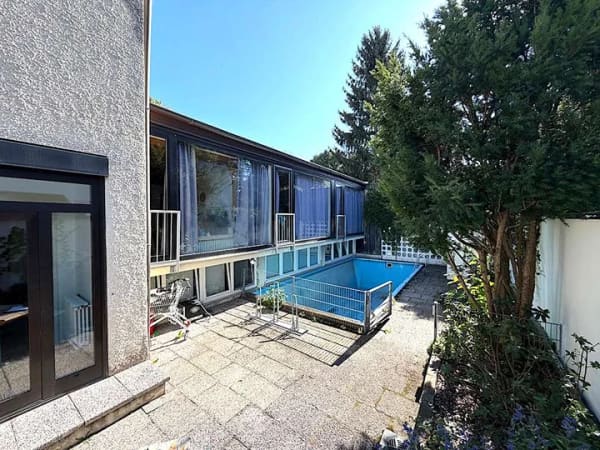 Immobilie in Gräfelfing - Feinste Lage von Gräfelfing: Besonders reizvolle 7-Zimmer-Maisonette-Wohnung, Atriumhof + Wellness - Bild 1