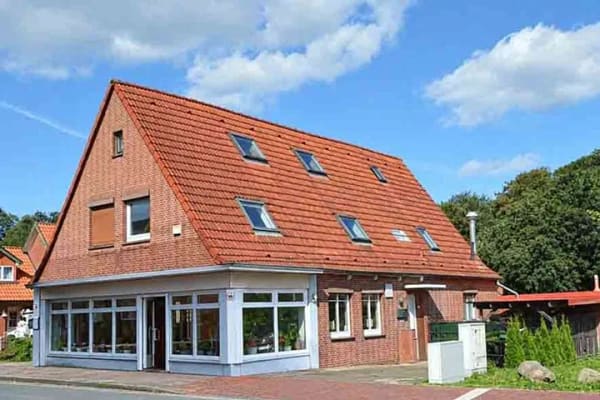 Immobilie in Otterndorf - Großzügiges Mehrfamilienhaus mit Gewerbeeinheit in zentraler in Otterndorf mit Medem Zugang - Bild 0