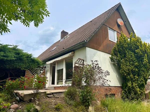 Immobilie in Uetze - Platz für Ideen und Familie – renovierungsbedürftiges Haus mit Vollkeller und Garage -Provisionsfrei - Bild 2