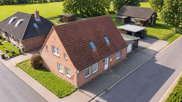 Immobilie in Buchholz - Ruhig gelegenes Einfamilienhaus mit zusätzlichem Wohnbereich und Garten - Bild 0