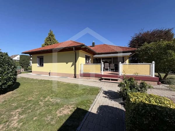 Immobilie in Waldenburg - Traumhafter Winkelbungalow mit Keller in Top-Lage vom Luftkurort Waldenburg - Bild 0