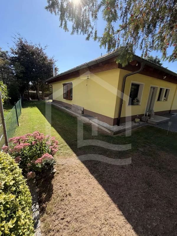 Immobilie in Waldenburg - Traumhafter Winkelbungalow mit Keller in Top-Lage vom Luftkurort Waldenburg - Bild 2