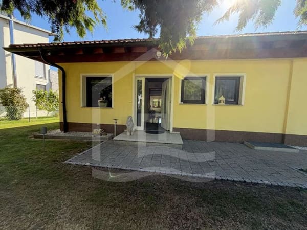 Immobilie in Waldenburg - Traumhafter Winkelbungalow mit Keller in Top-Lage vom Luftkurort Waldenburg - Bild 3