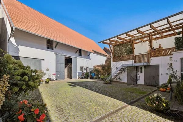 Immobilie in Lohnsfeld - Charmantes Sandsteinhaus mit großzügigem Innenhof, überdachter Terrasse und besonderem Wohncharakter - Bild 1