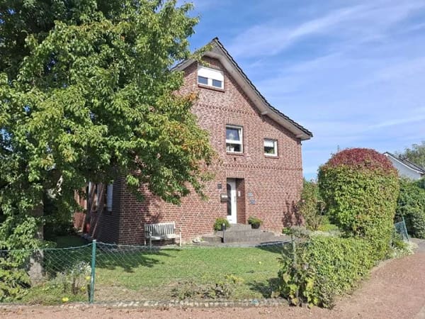 Immobilie in Grefrath - Charmante Erdgeschosswohnung mit eigenem Garten im ruhigen Zweiparteienhaus in Grefrath (Erbpacht) - Bild 1