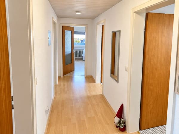 Immobilie in Elchesheim-Illingen - GUT VERMIETETE DACHGESCHOSS MIT TAGESLICHT-BADEZIMMER (DUSCHE UND WANNE) UND PKW GARAGE... - Bild 4