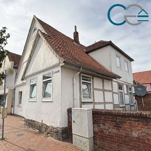 Immobilie in Stolzenau - Vermietetes Zweifamilienhaus mit Charme und Potenzial in zentraler Lage von Stolzenau! - Bild 0