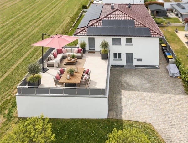 Immobilie in Volkertshausen - Wohnen mit Weitblick, Dachterrasse, Südbalkon & besonderes Wohnambiente - Bild 0