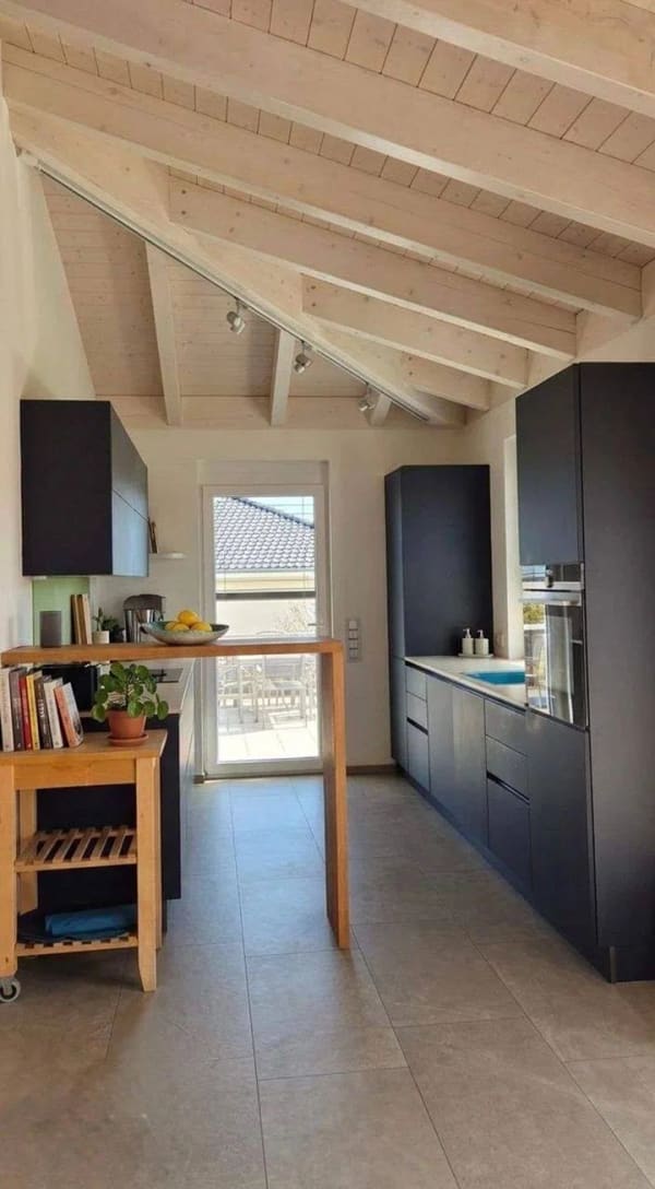Immobilie in Volkertshausen - Wohnen mit Weitblick, Dachterrasse, Südbalkon & besonderes Wohnambiente - Bild 3
