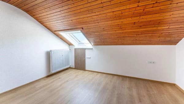 Immobilie in Rielasingen-Worblingen - Helle und modernisierte Dachgeschosswohnung in Ortsrandlage von Rielasingen! - Bild 4