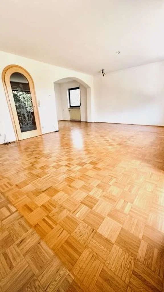 Immobilie in Puchheim - Bieterverfahren: Sonnige Doppelhaushälfte mit 6 Zimmern, Südgarten und PV-Anlage – ruhig in 2. Reihe - Bild 2