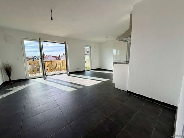 Immobilie in Grafing bei München - Elegantes, leerstehendes Appartement mit Einbauküche und sonnigem Balkon - barrierefreies Wohnen - Bild 3
