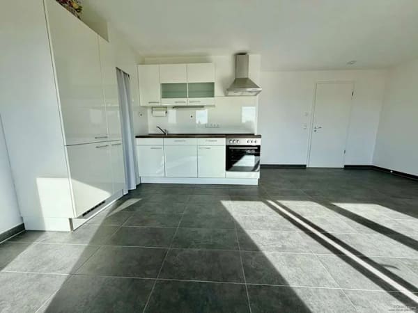 Immobilie in Grafing bei München - Elegantes, leerstehendes Appartement mit Einbauküche und sonnigem Balkon - barrierefreies Wohnen - Bild 4