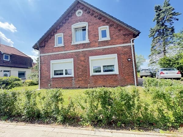 Immobilie in Nordenham - Ein-/ Zweifamilienhaus mit großem Grundstück und viel Gestaltungspotenzial - Bild 0
