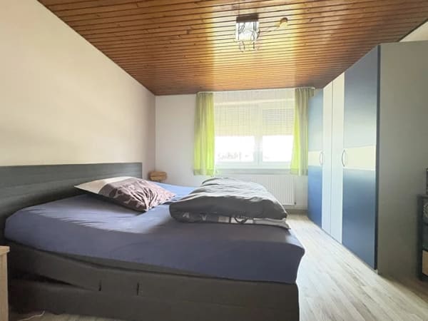 Immobilie in Nordenham - Ein-/ Zweifamilienhaus mit großem Grundstück und viel Gestaltungspotenzial - Bild 2