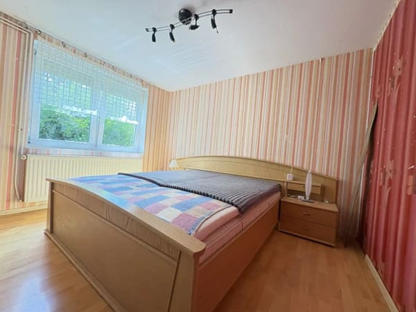 Immobilie in Nordenham - Ein-/ Zweifamilienhaus mit großem Grundstück und viel Gestaltungspotenzial - Bild 3