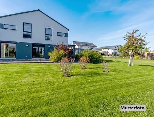Immobilie in Crivitz - Freistehendes Einfamilienhaus nebst großem Garten und Doppelcarport - Bild 0