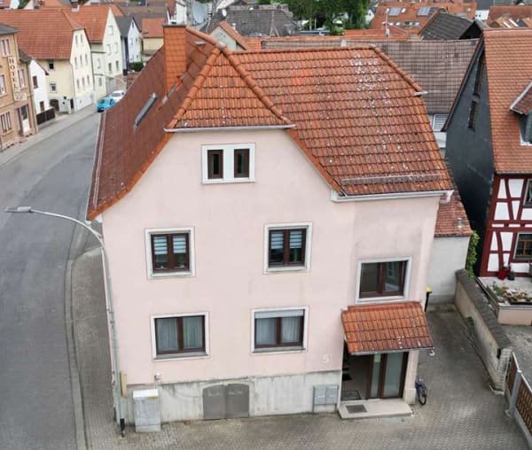 Immobilie in Nidderau - Exklusives Ensemble: Historisches 3-Familienhaus mit Zukunftspotenzial - Bild 0