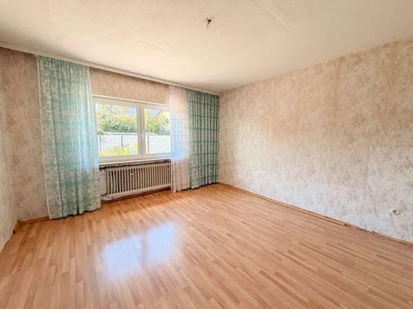 Immobilie in Winkelhaid - Viel Platz für zwei Generationen: Zweifamilienhaus mit Garten und Doppelgarage in Winkelhaid - Bild 1
