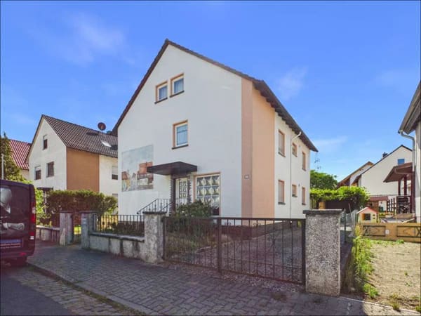 Immobilie in Stockstadt am Main - Freistehendes Zweifamilienhaus mit Garten sucht eine neue Familie - Bild 1