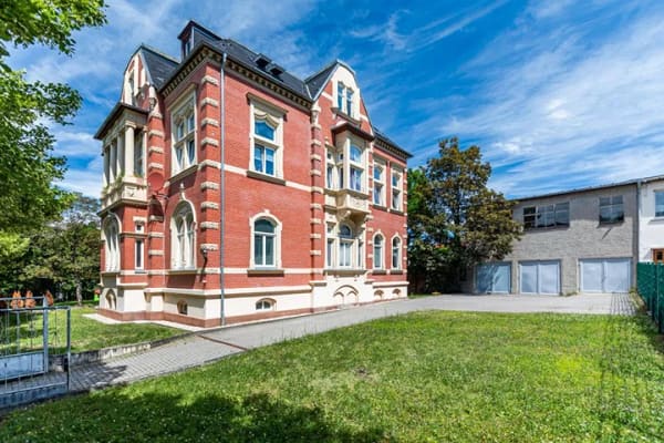 Immobilie in Apolda - Reuter Immobilien Herrschaftliche ca. 92 m² 4-Raum-Wohnung in ruhiger Lage mit Garage & Gartenanteil - Bild 0