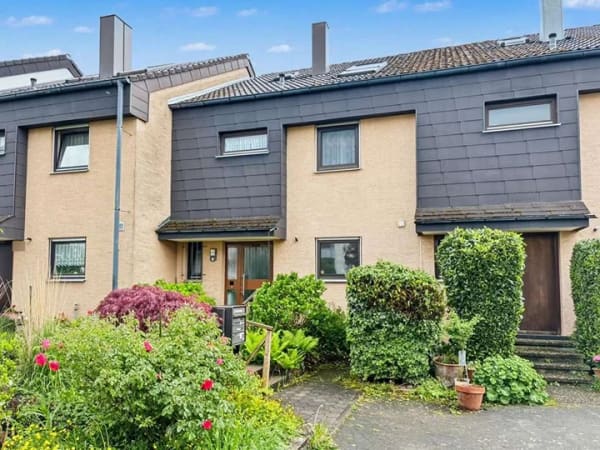 Immobilie in Neuhausen auf den Fildern - Großzügig wohnen in Neuhausen auf den Fildern – Familiendomizil mit Garten, Studio &amp; Sauna - Bild 0
