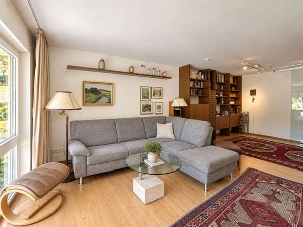 Immobilie in Neuhausen auf den Fildern - Großzügig wohnen in Neuhausen auf den Fildern – Familiendomizil mit Garten, Studio &amp; Sauna - Bild 2