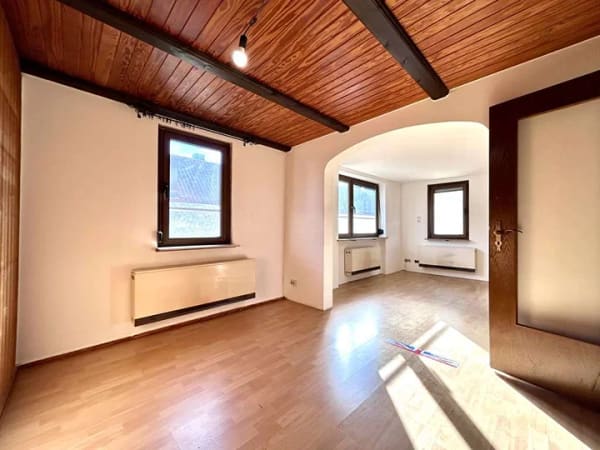 Immobilie in Deizisau - 3,5-Zimmer Wohnung im Zentrum von Deizisau mit Einbauküche, Balkon und großzügigen Stauflächen - Bild 2