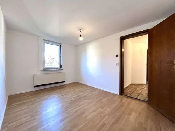 Immobilie in Deizisau - 3,5-Zimmer Wohnung im Zentrum von Deizisau mit Einbauküche, Balkon und großzügigen Stauflächen - Bild 4