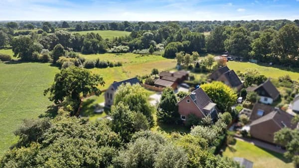 Immobilie in Brunsbek - Charmantes Einfamilienhaus auf traumhaftem Grundstück in ruhiger Sackgassenlage - Bild 1