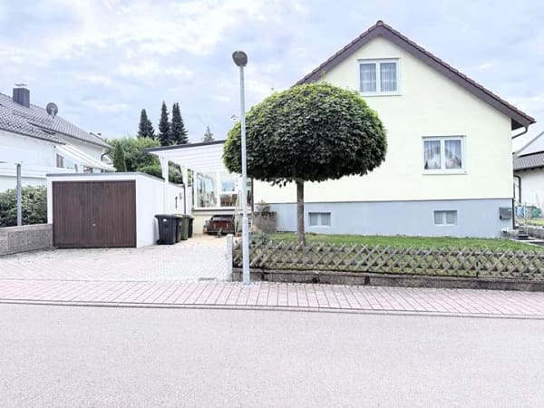 Immobilie in Tiefenbronn - Viel Platz für die ganze Familie in attraktiver Lage - Bild 1