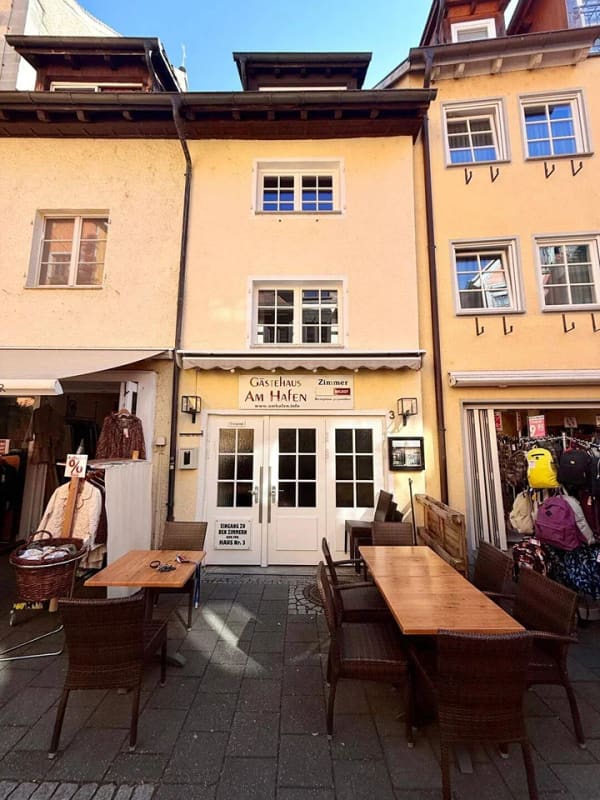 Immobilie in Meersburg - Erste Seereihe: 2x Boardinghouse mit 11 Zimmern inkl. Gastronomie Meersburg - Bild 1